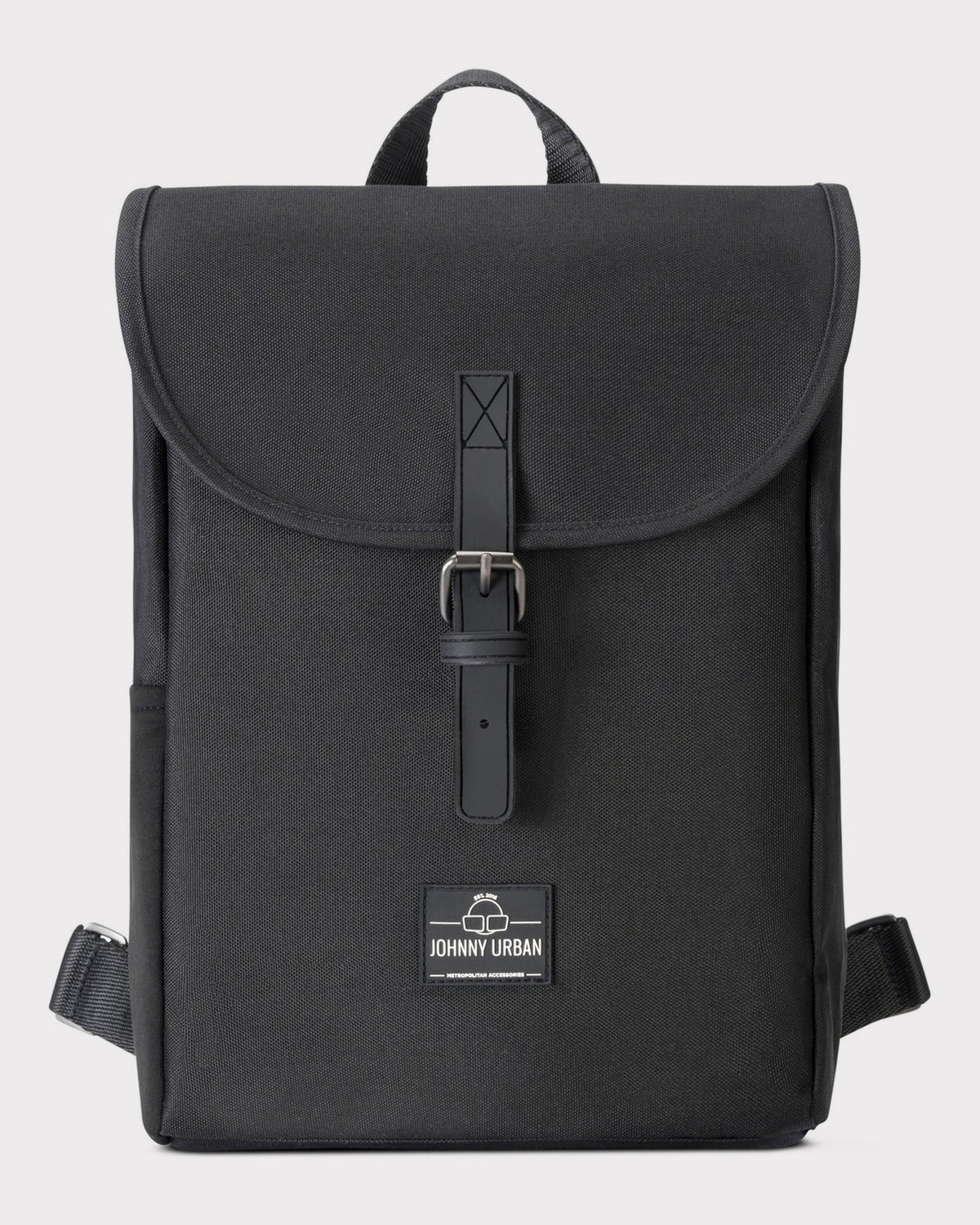 Schwarzer Damen-Rucksack 'Romy' von Johnny Urban mit Klappe, Schnalle und Logoetikett