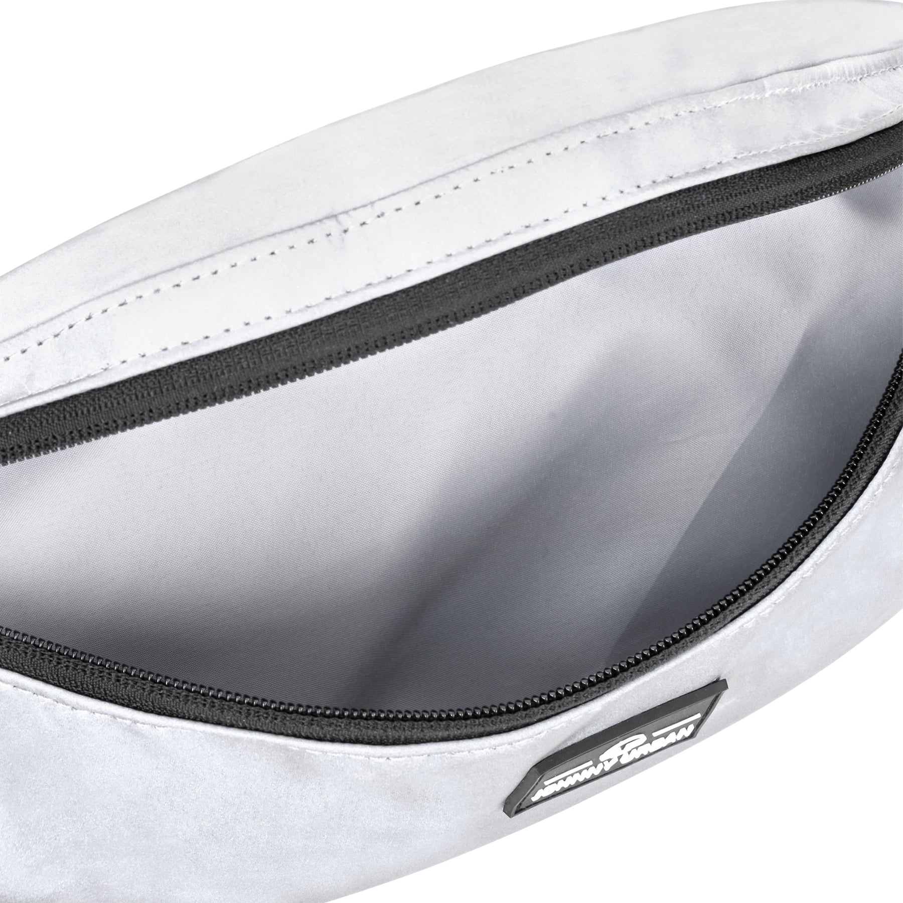 Innenansicht der reflektierenden Bauchtasche 'Erik Small' mit schwarzem Reißverschluss
