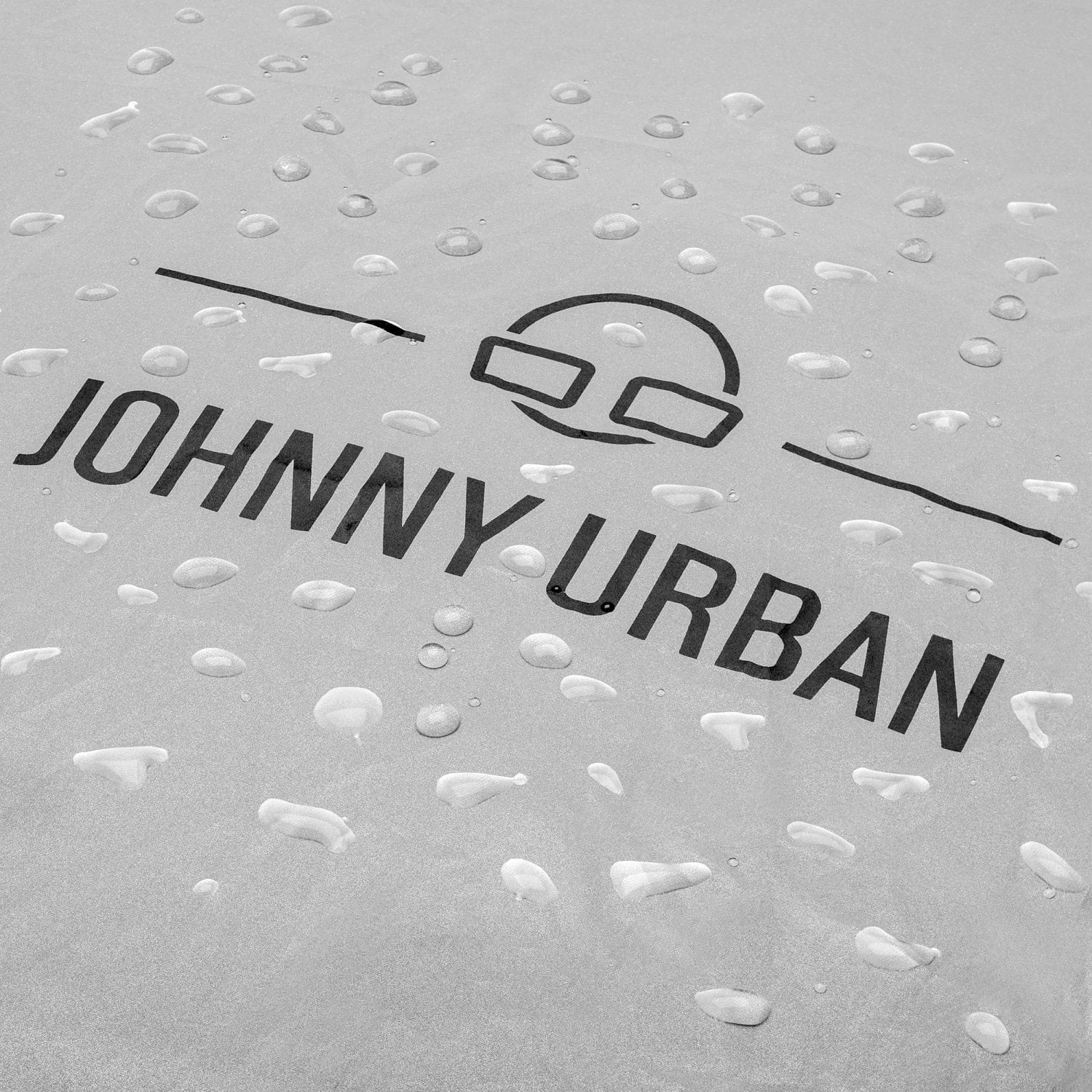 Reflektierende Regenschutzhülle 'Bo L' mit Johnny Urban Logo und Wassertropfen