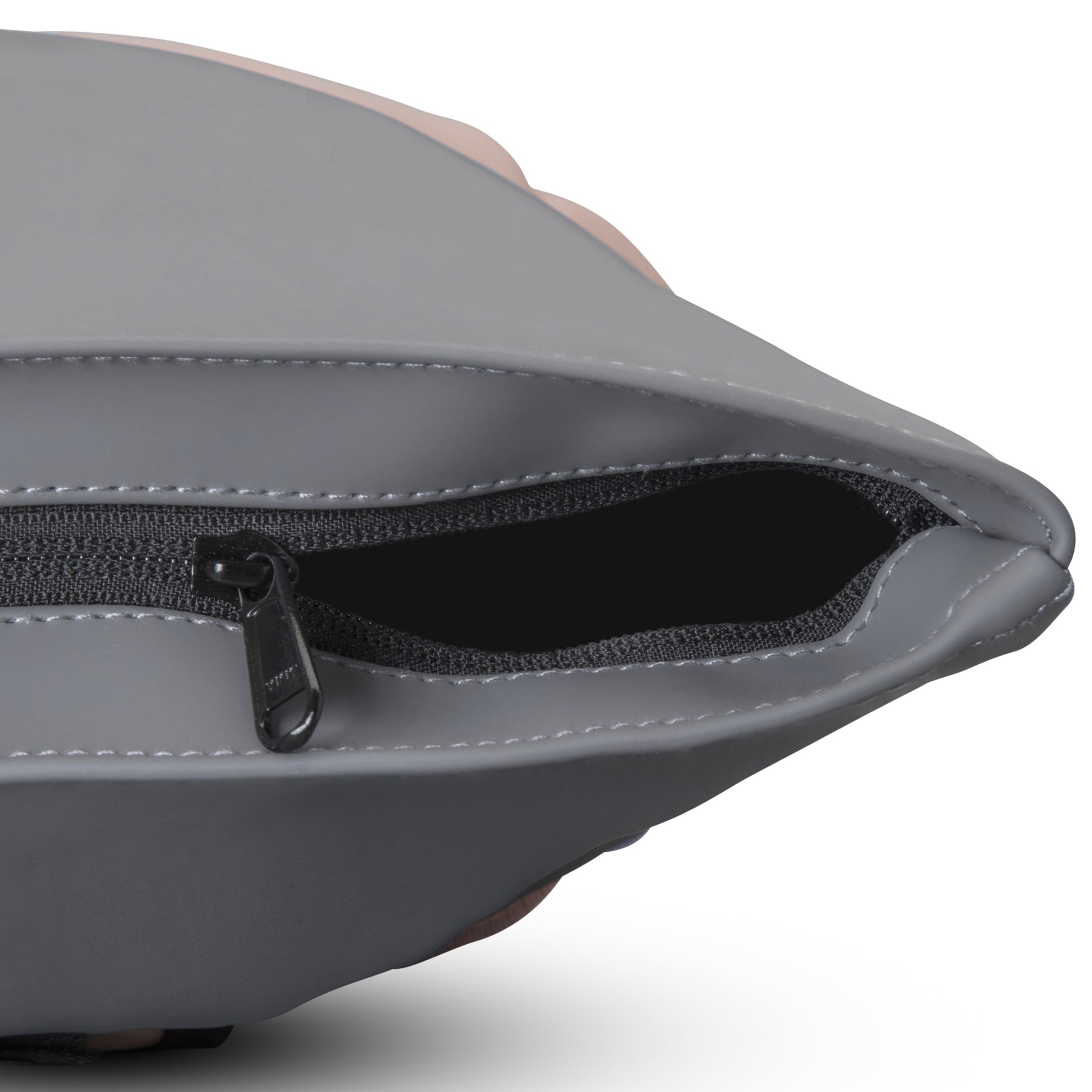 Rolltop Rucksack 'Harvey Medium' in Grau und Rosa mit geöffnetem Reißverschluss