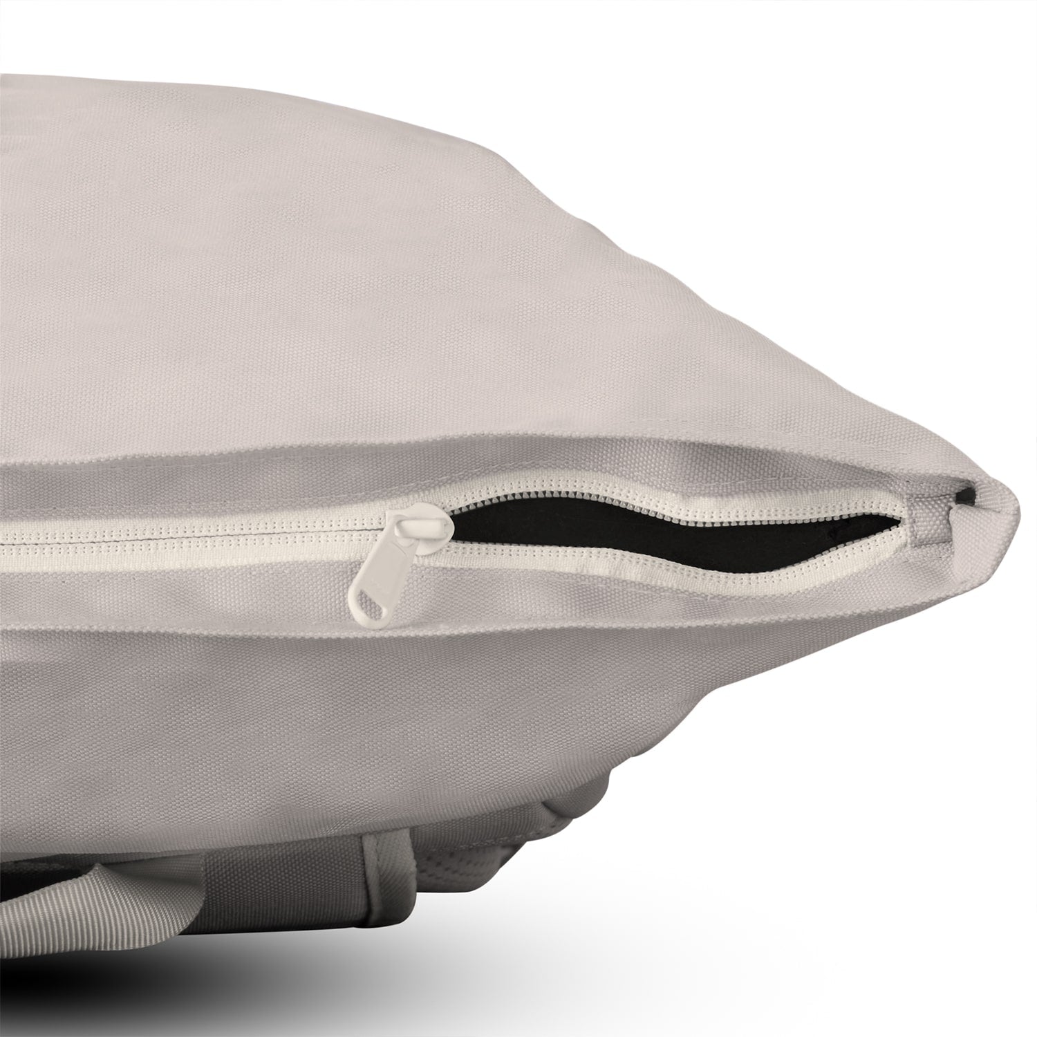 Sandfarbener Rolltop Rucksack 'Allen XL' mit teilweise geöffnetem Reißverschluss