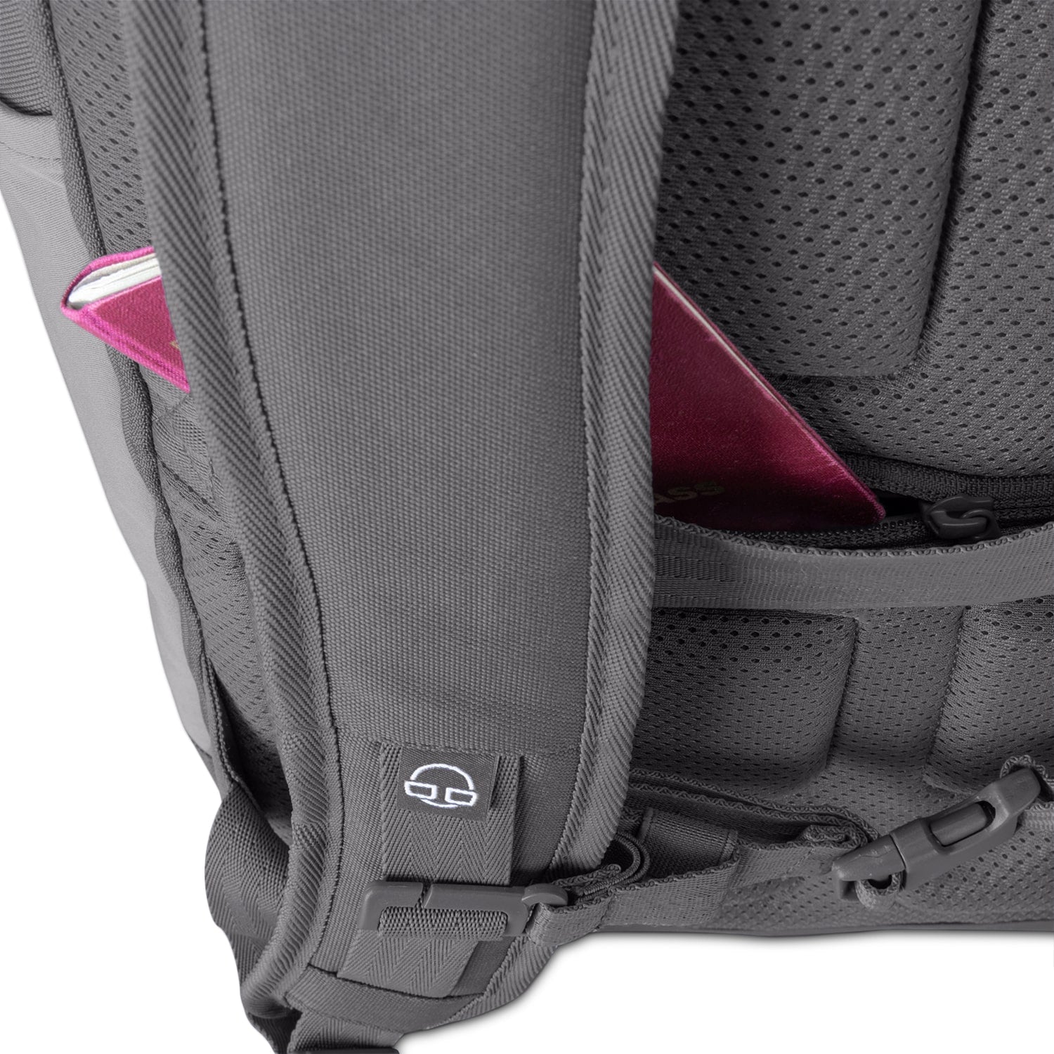 Grauer Rolltop Rucksack Allen XL mit gepolstertem Rücken und seitlicher Tasche mit rotem Notizbuch