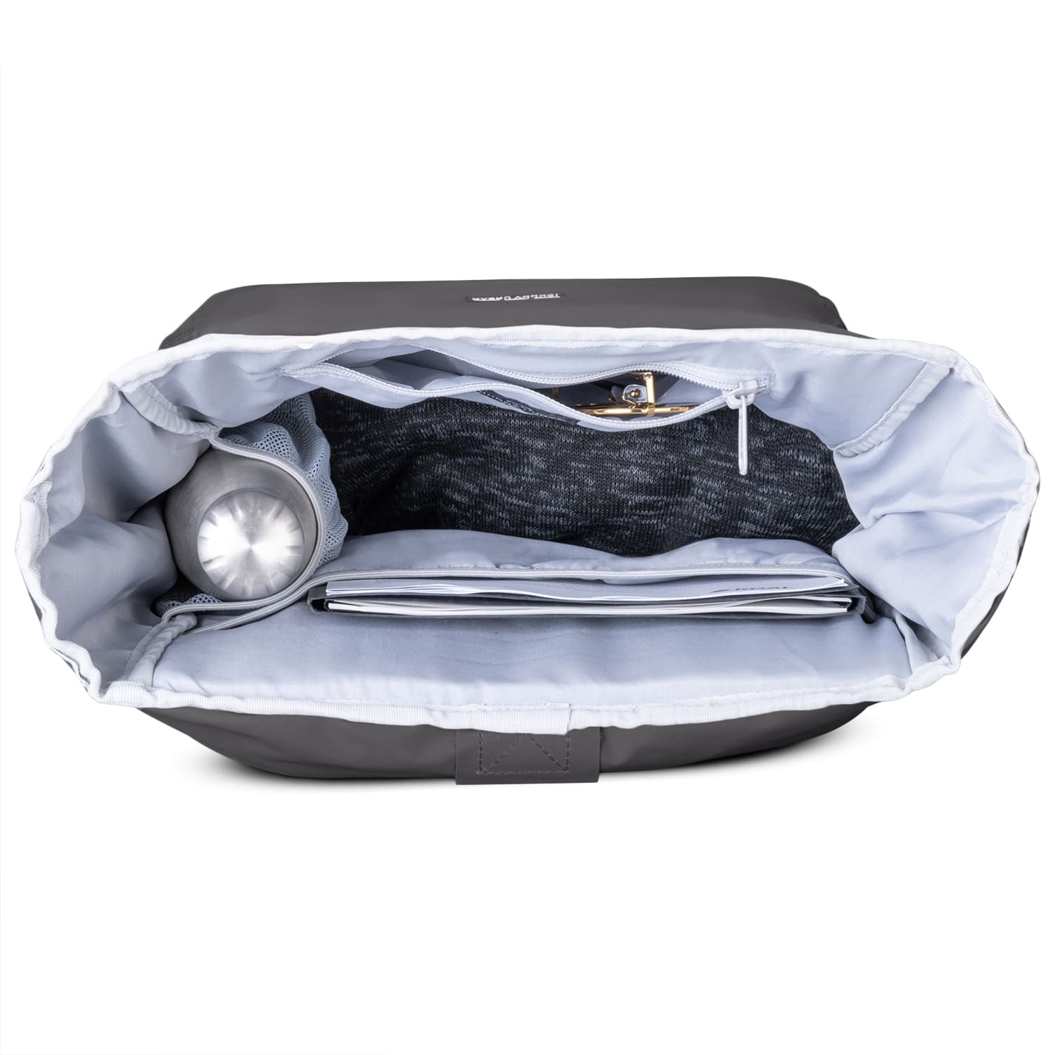 Innenansicht des Rolltop Rucksacks "Allen XL" in Grau mit Wasserflasche, Schlüssel und Laptopfach