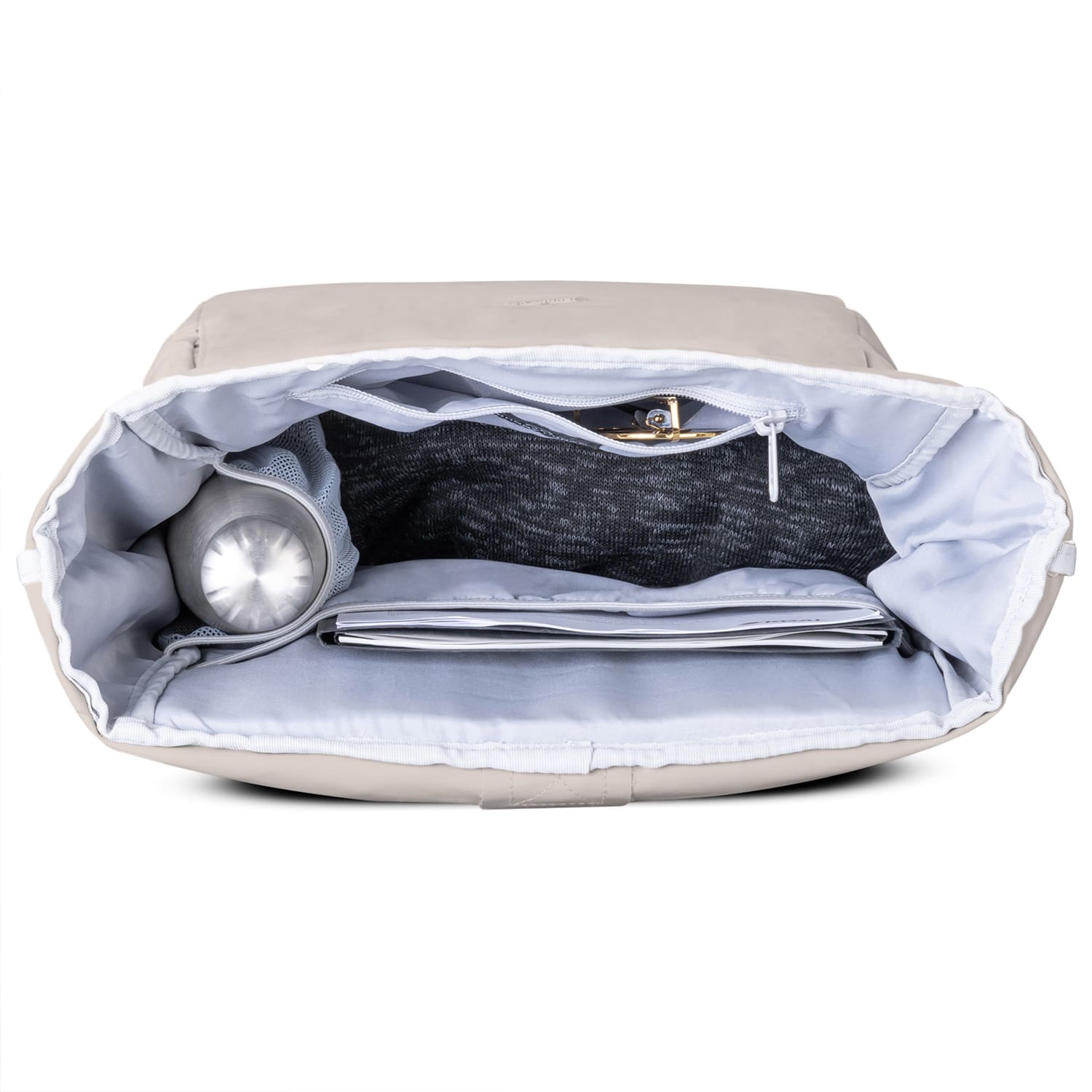 Beige Rolltop Rucksack Allen XL mit geöffnetem Hauptfach, innen eine Wasserflasche, ein Tablet und eine Jacke