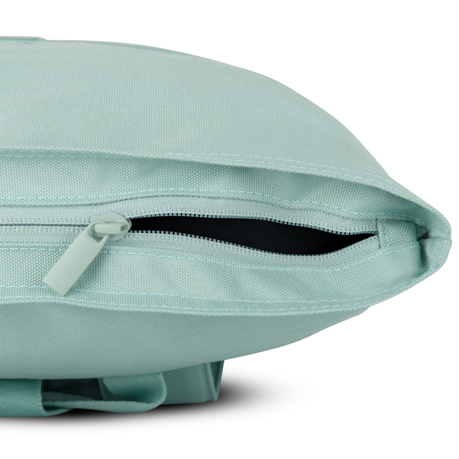 Mintgrüner Rolltop Rucksack 'Robin Medium' mit geöffneter seitlicher Reißverschlusstasche