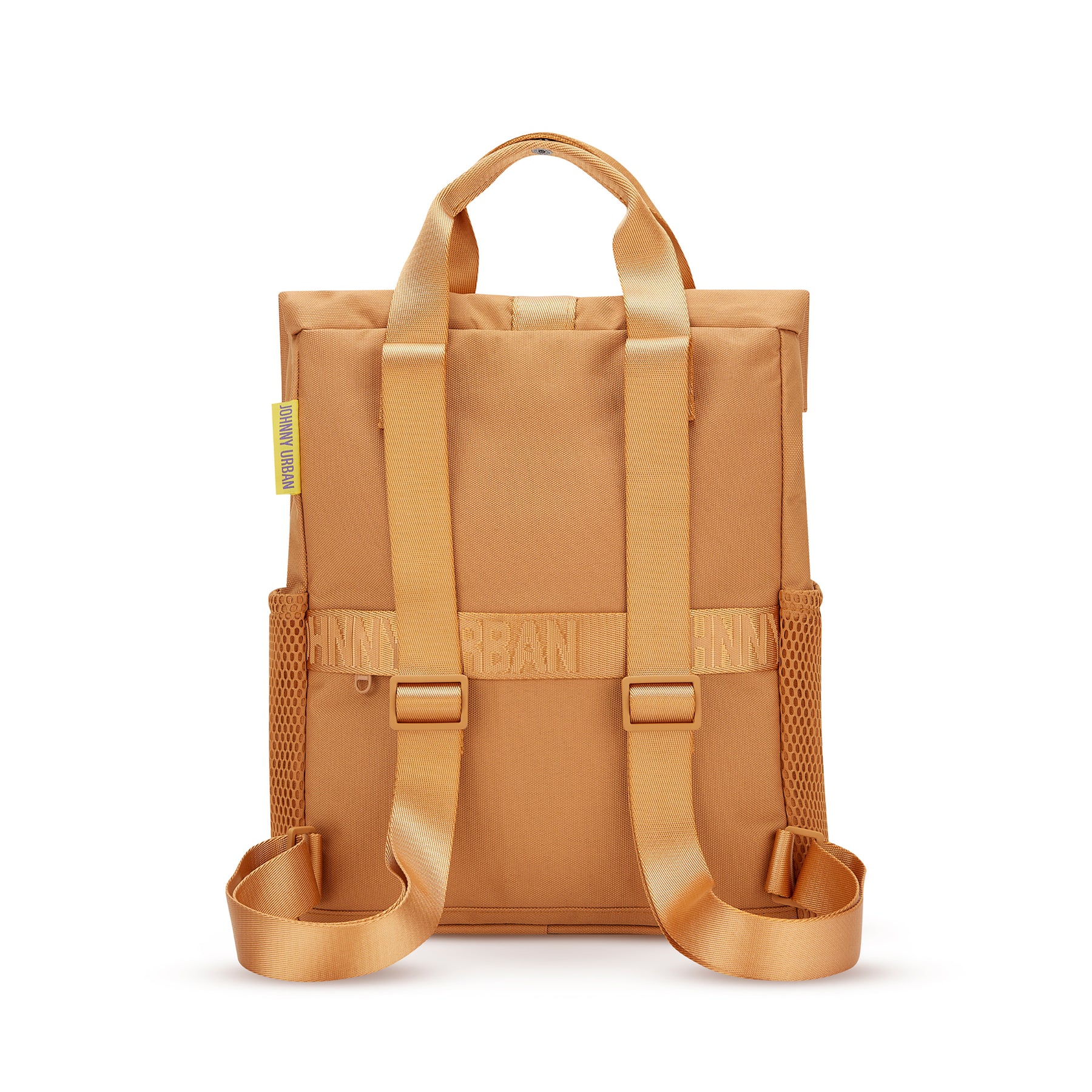 Rucksack 'Jules' von Johnny Urban in karamellfarben, Rückseite mit verstellbaren Schulterriemen und seitlichen Netzfächern