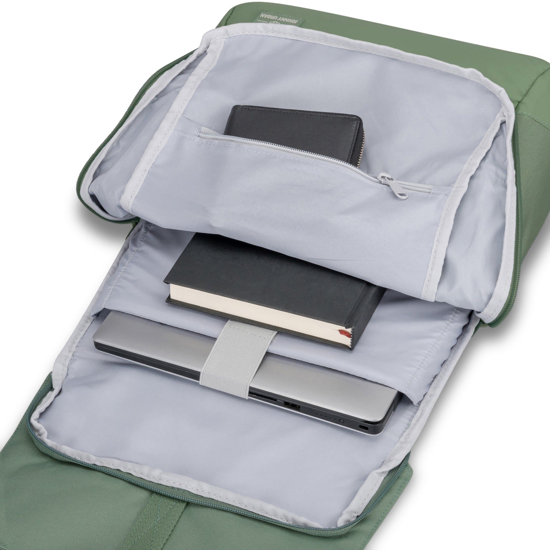Geöffneter grüner Rucksack 'Mika' mit Laptopfach, einem Buch und einem Portemonnaie innen
