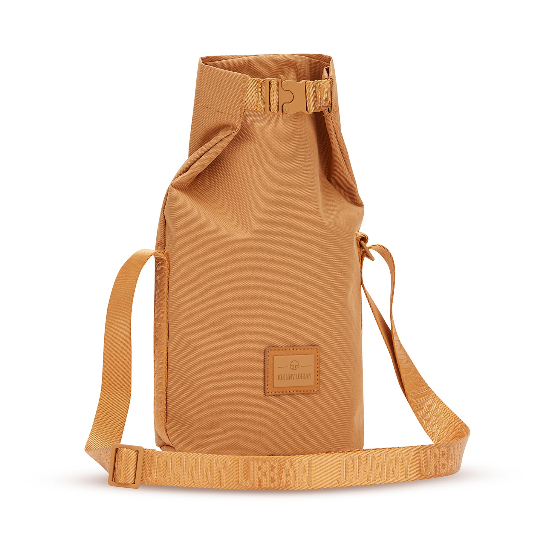 Umhängetasche 'Rue' von Johnny Urban in Caramel mit verstellbarem Schulterriemen und Rollverschluss