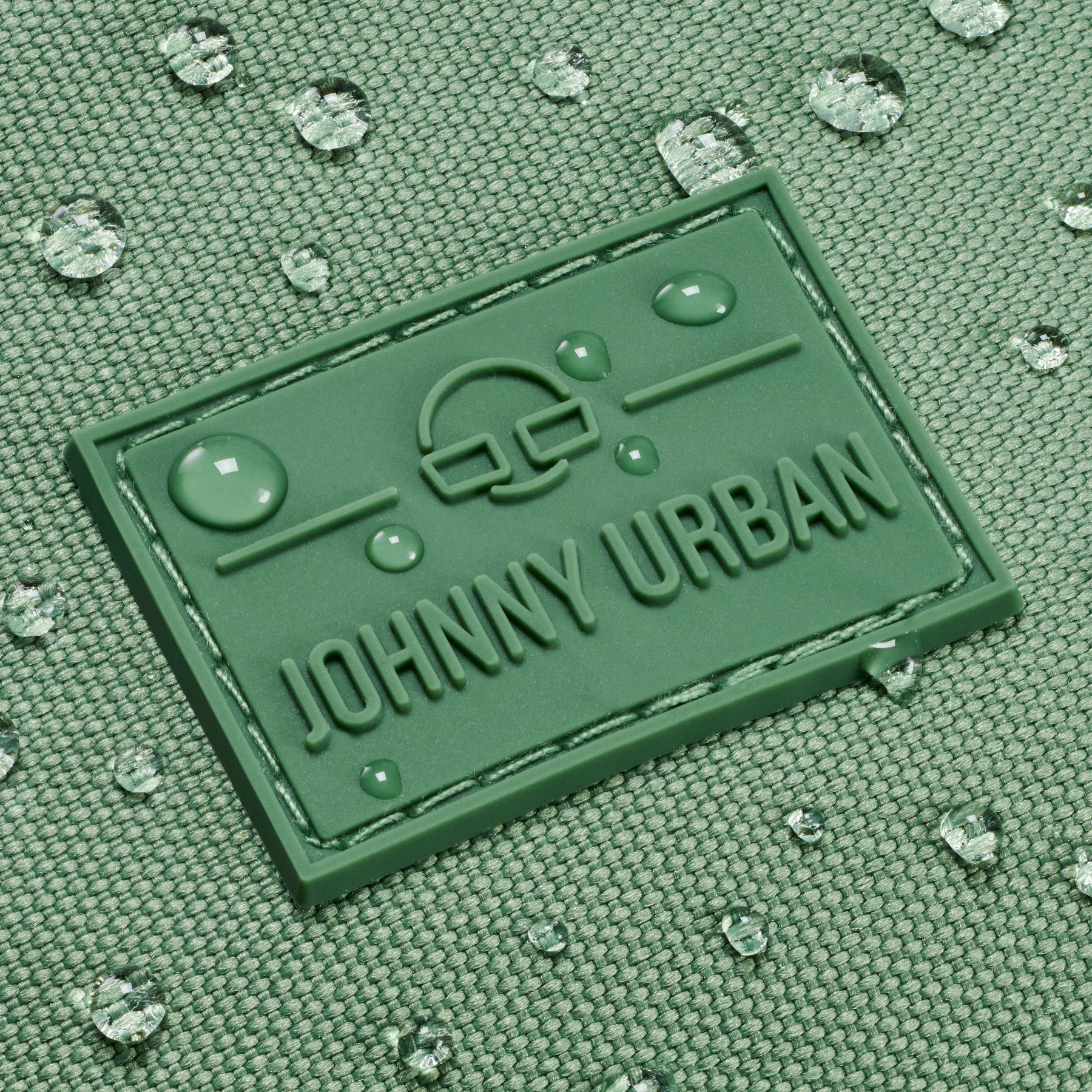 Wasserdichte grüne Bauchtasche "Erik Large" von Johnny Urban mit Markenlogo und Wassertröpfchen