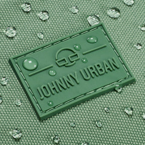 Wasserdichte grüne Bauchtasche "Erik Large" von Johnny Urban mit Markenlogo und Wassertröpfchen