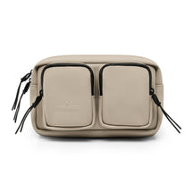 Johnny Urban Umhängetasche 'Wesley' in Beige mit zwei Fronttaschen und schwarzen Reißverschlüssen