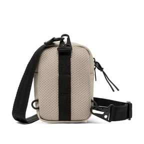 Front Pack 'Toby' von Johnny Urban, beige mit gepolstertem Rückenteil und verstellbarem schwarzen Schultergurt