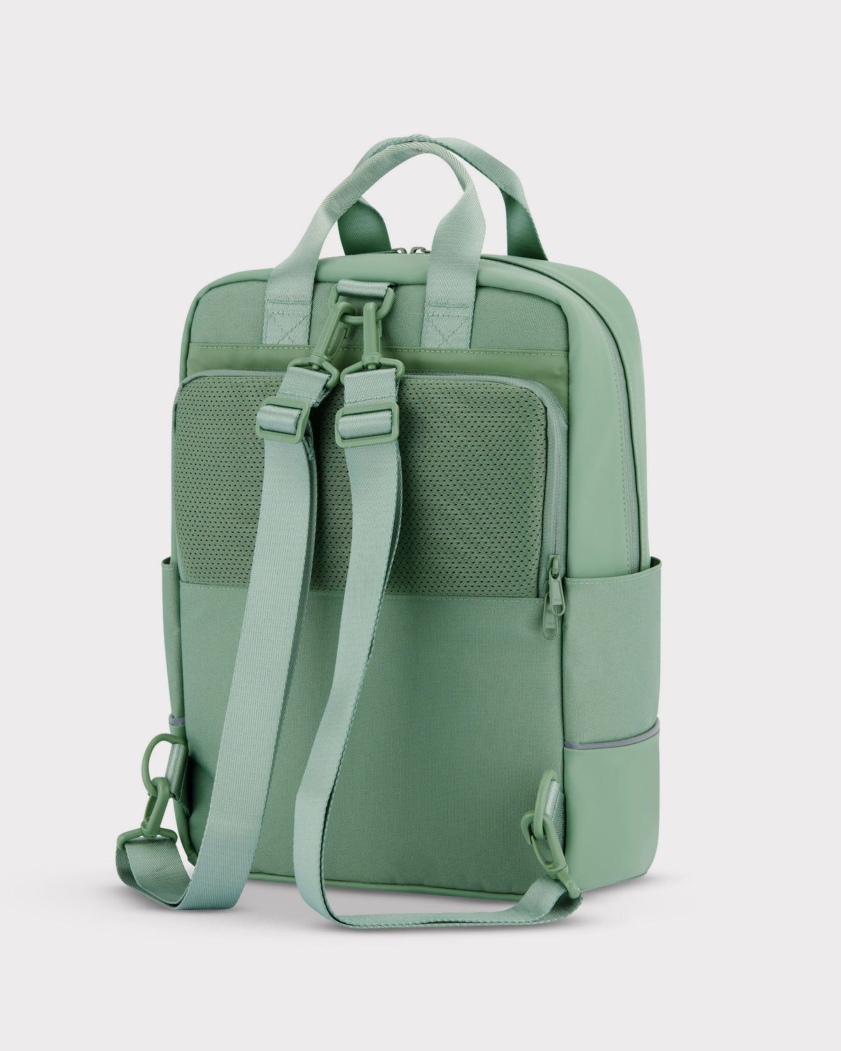 Rucksack Jona Medium in grün mit verstellbaren Schulterriemen, gepolstertem Rücken und seitlichen Taschen