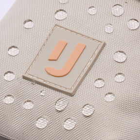 Wasserabweisendes Material mit Johnny Urban Logo auf heller Halsbörse 'Juno'