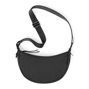 Johnny Urban Half Moon Tasche 'Kaia Small' in schwarzem Stoff mit verstellbarem Schultergurt