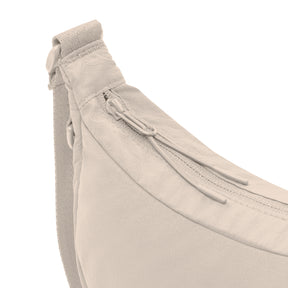 Beige gepolsterte Half Moon Bag 'Kaia Small' mit Reißverschluss und verstellbarem Gurt
