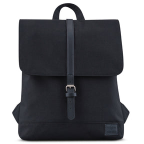 Kleiner schwarzer Damenrucksack 'Mia' mit Klappe und verstellbarem Verschlussriemen von Johnny Urban