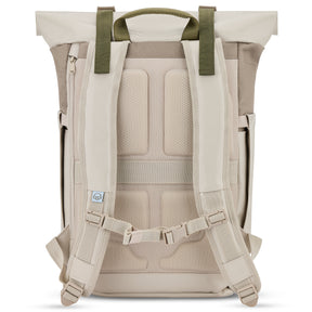 Beiger Rolltop Rucksack 'Ashton' von Johnny Urban mit gepolstertem Rücken und verstellbaren Schultergurten