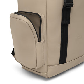 Beige Rucksack 'Finley' mit offenem seitlichem Reißverschlussfach und schwarzem Riemen