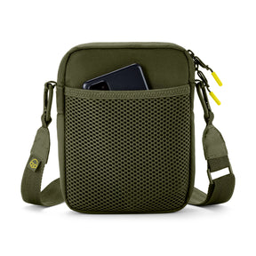 Kleine Umhängetasche 'Jayden' in Olivgrün mit Mesh-Vordertasche und einem Smartphone darin