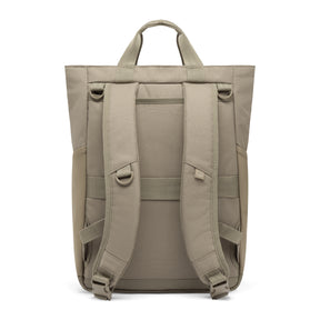 Rückseite der Wickeltasche 'Blair' in desert-grau mit gepolsterten, verstellbaren Schultergurten und Tragegriff