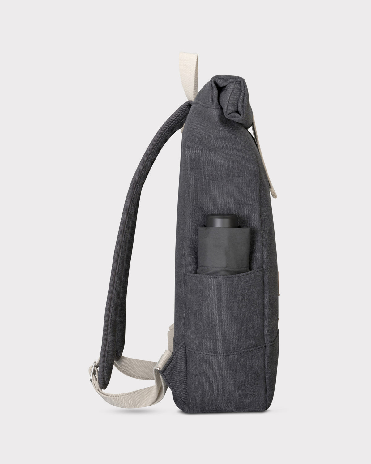 Rolltop Rucksack 'Adam Medium' von Johnny Urban in dunklem Grau mit Außentasche für Trinkflasche