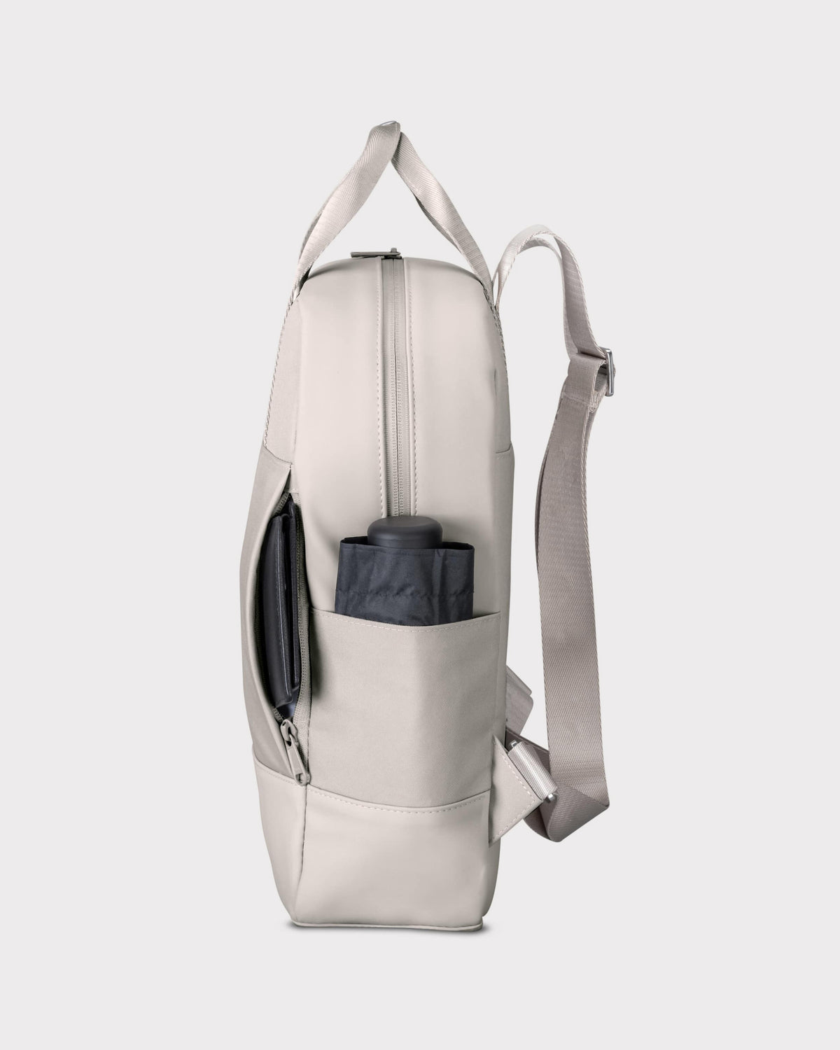 Beiger Damenrucksack 'Jona Medium' von Johnny Urban mit seitlicher Tasche und Reißverschlussfach