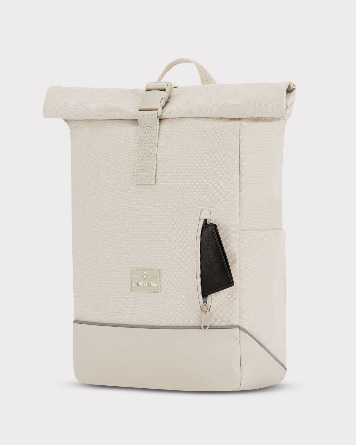 Beiger Rolltop Rucksack 'Robin Medium' von Johnny Urban mit Reißverschlusstasche und reflektierendem Streifen