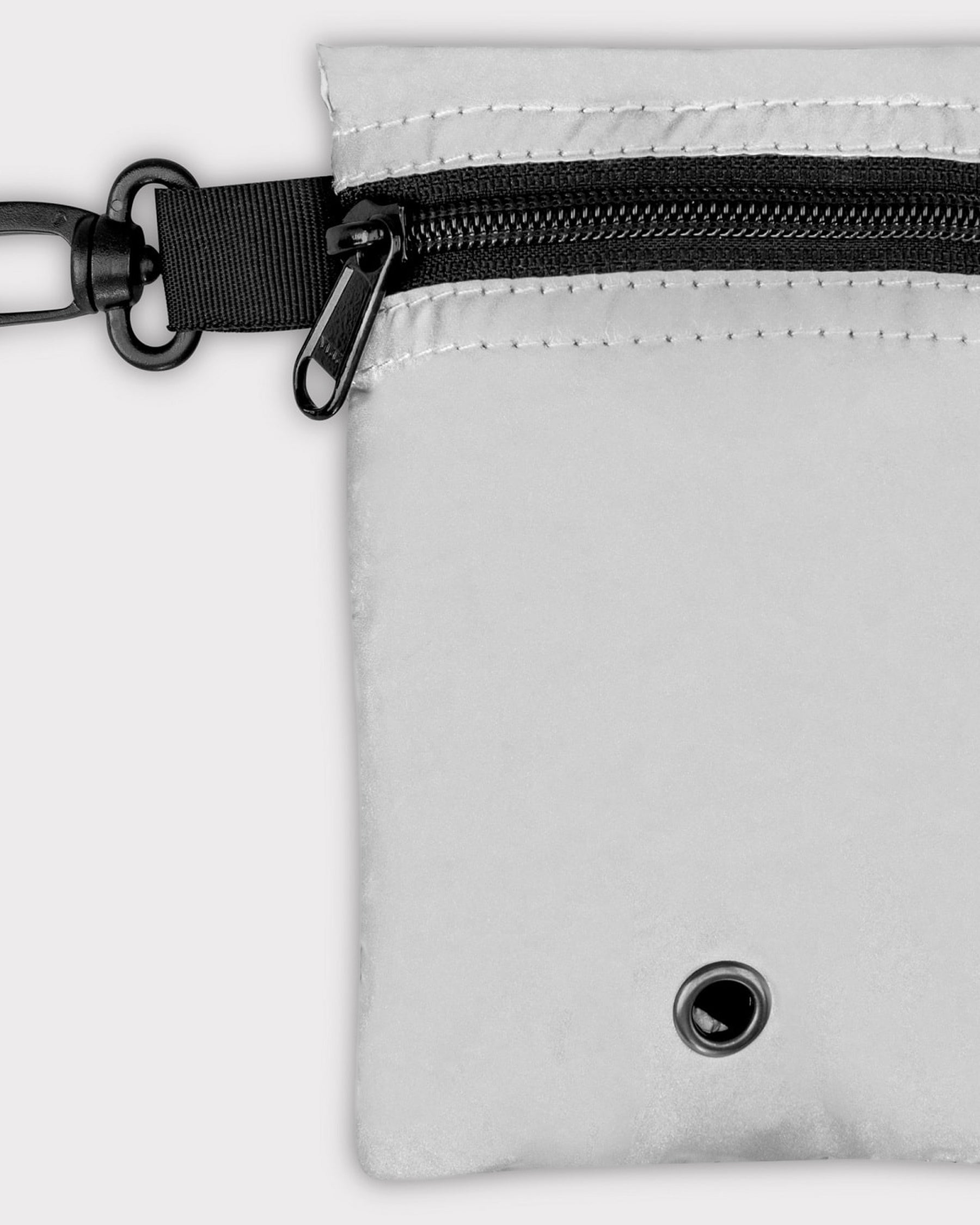 Gefaltete Regenschutzhülle 'Bo L' mit Zipper und Karabinerhaken