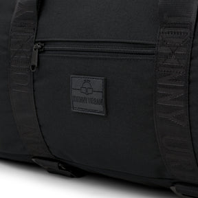 Schwarze Duffle Bag 'Colin' von Johnny Urban mit Reißverschlusstasche und geprägtem Logo