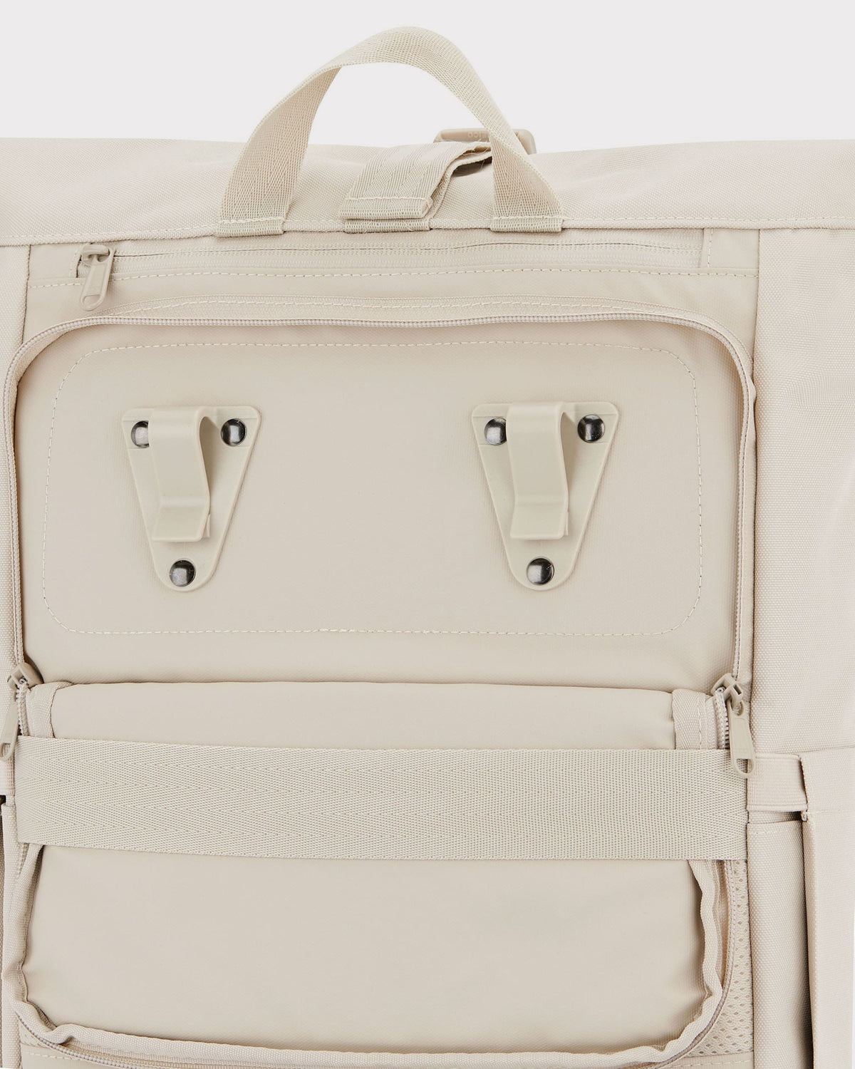 Beiger Rolltop Rucksack 'Robin Medium' mit Fahrradträger-Halterungen und Tragegriff
