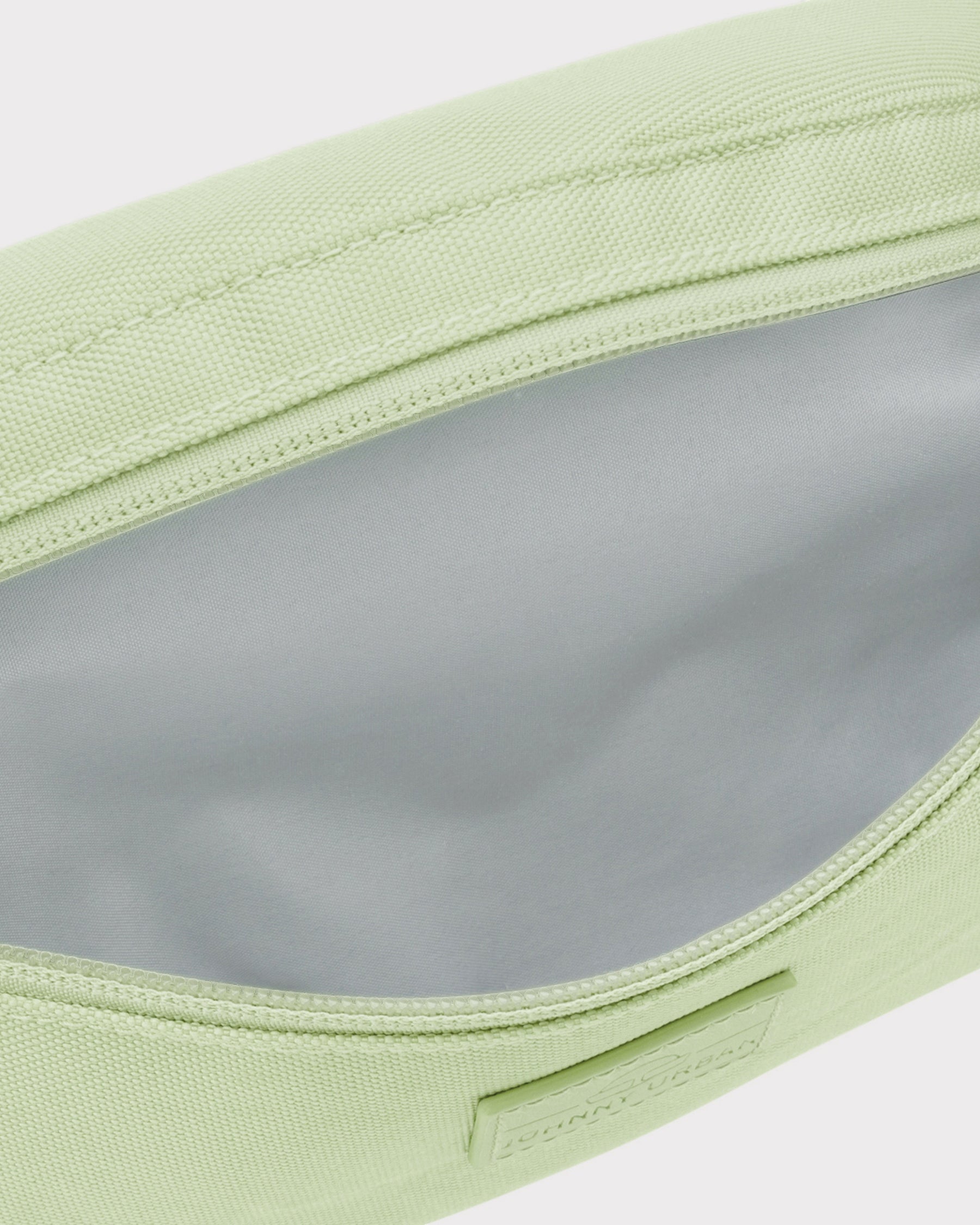 Bauchtasche 'Erik Small' von Johnny Urban in limettengrün mit geöffneter grauer Innentasche