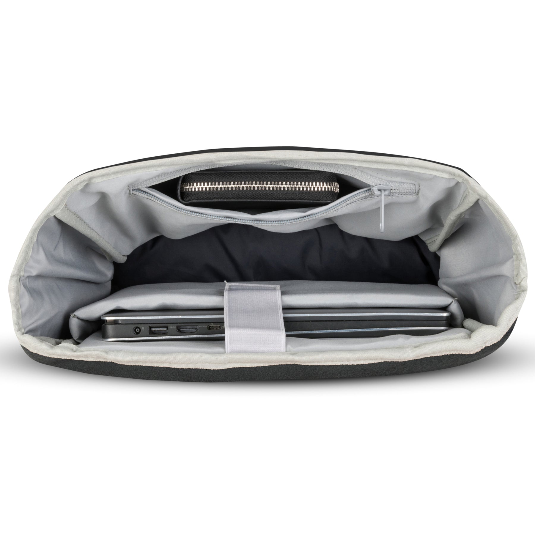 Geöffneter schwarzer Rolltop Rucksack Henry mit Laptopfach und Reißverschlusstasche innen