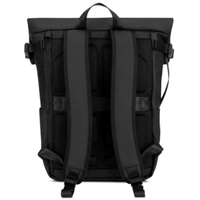 Schwarzer Rolltop Rucksack 'Henry' von Johnny Urban, Rückseite mit gepolsterten Schultergurten und Tragegriff