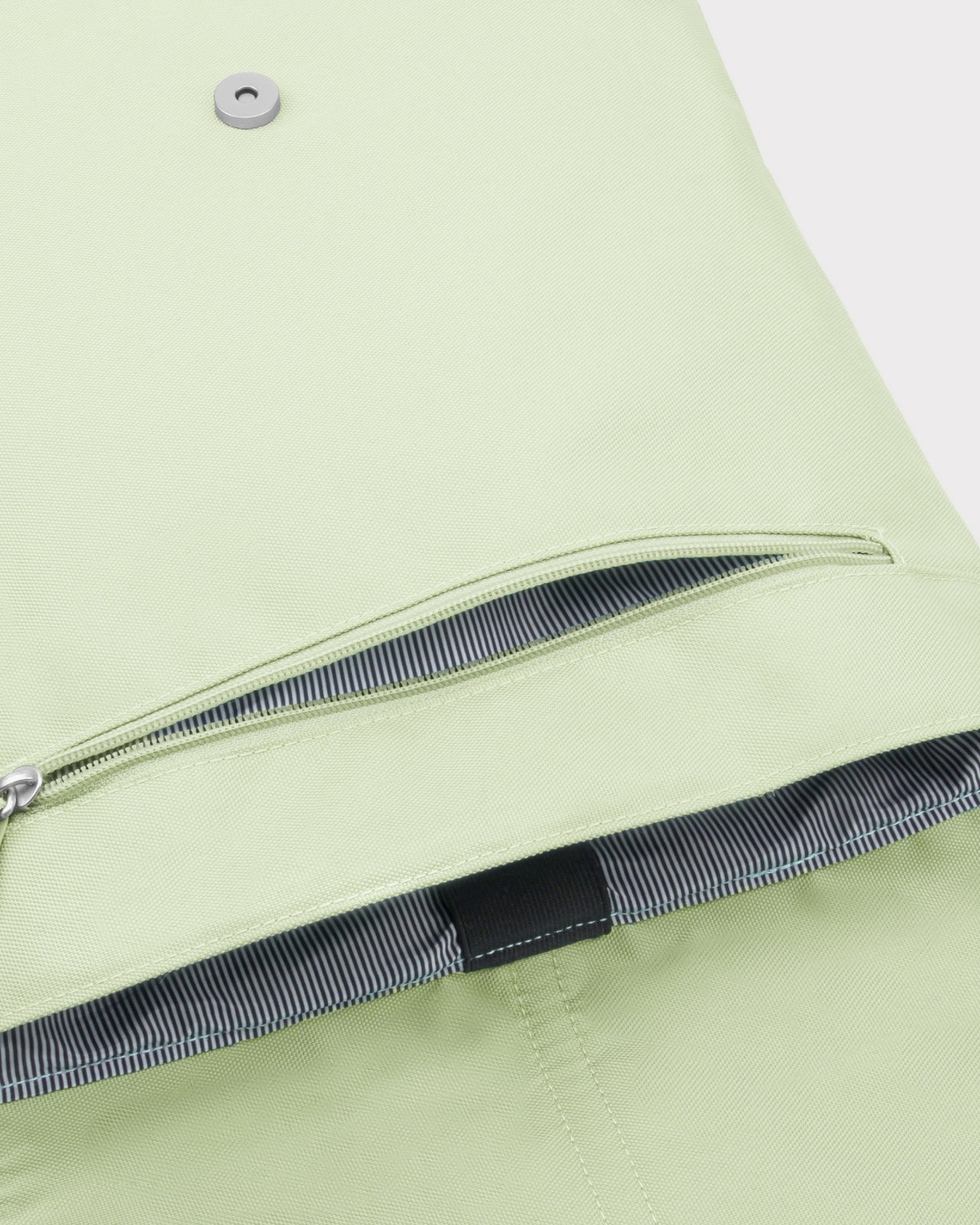 Damenrucksack 'Mia' in Lime mit offenem Reißverschluss und gestreiftem Innenfutter