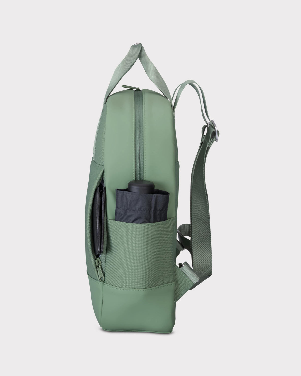 Grüner Johnny Urban Rucksack 'Jona Medium' mit seitlicher Außentasche und Regenschirm