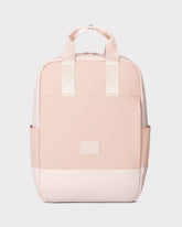 Rucksack Jona Medium von Johnny Urban, rosa, rechteckige Form, zwei Tragegriffe oben, seitliche Taschen